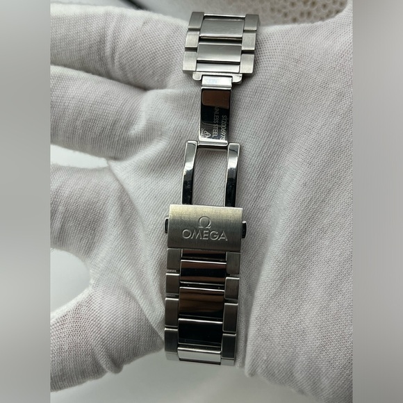 Omega Seamaster Aqua Terra Co-Axial Master Chronometer Watch - Picture 9 of 15